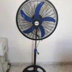 Ventilador de pedestal saco 18" tipo ciclón AC (no recargable)