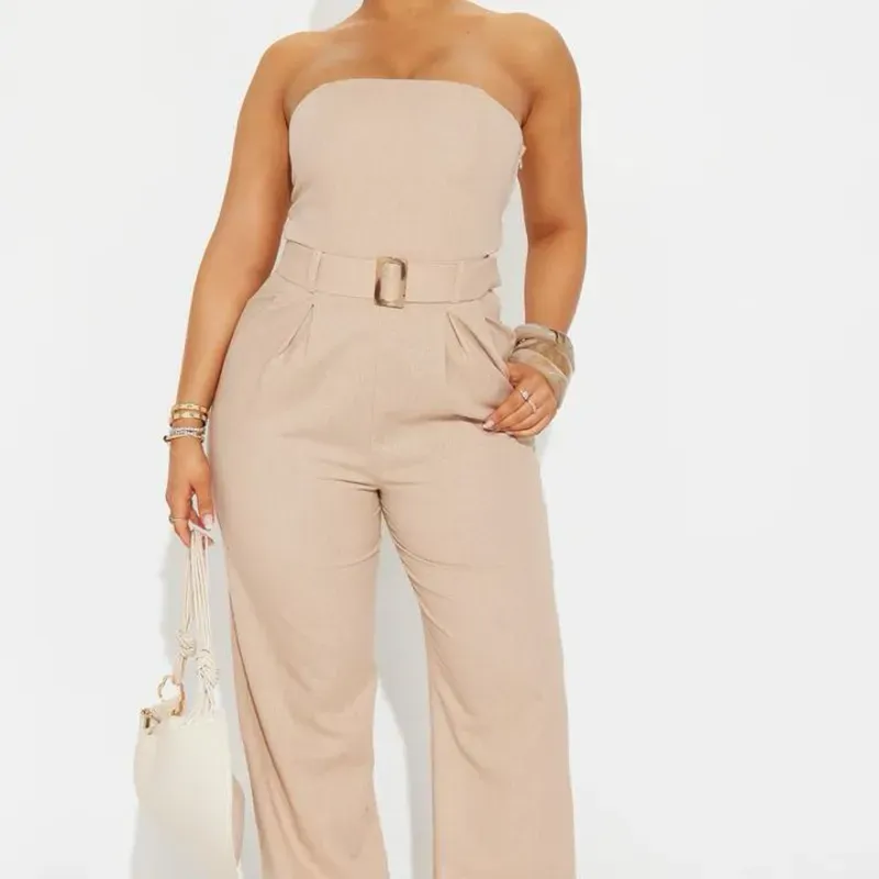 Mono elegante de mujer