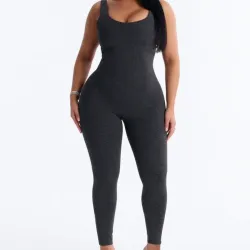 Mono deportivo de mujer