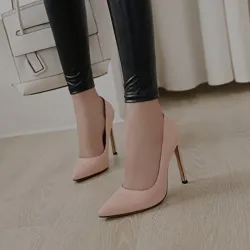 Tacones con aguja alta y punta puntiagudas 