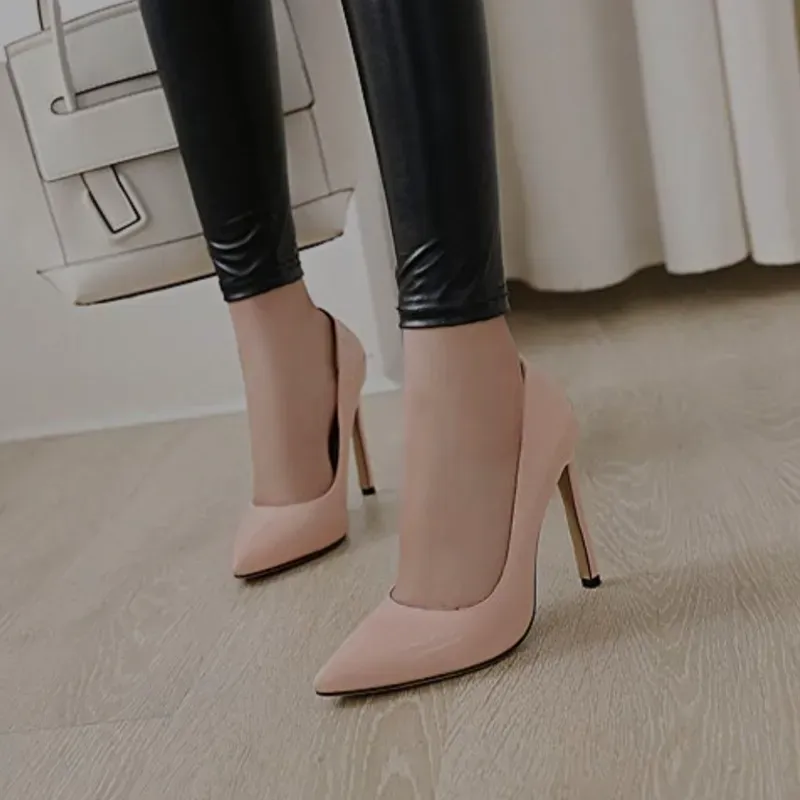 Tacones con aguja alta y punta puntiagudas 