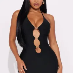 Vestido negro de mujer