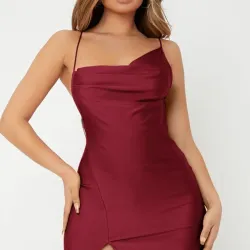 Vestido sencillo de color rojo 