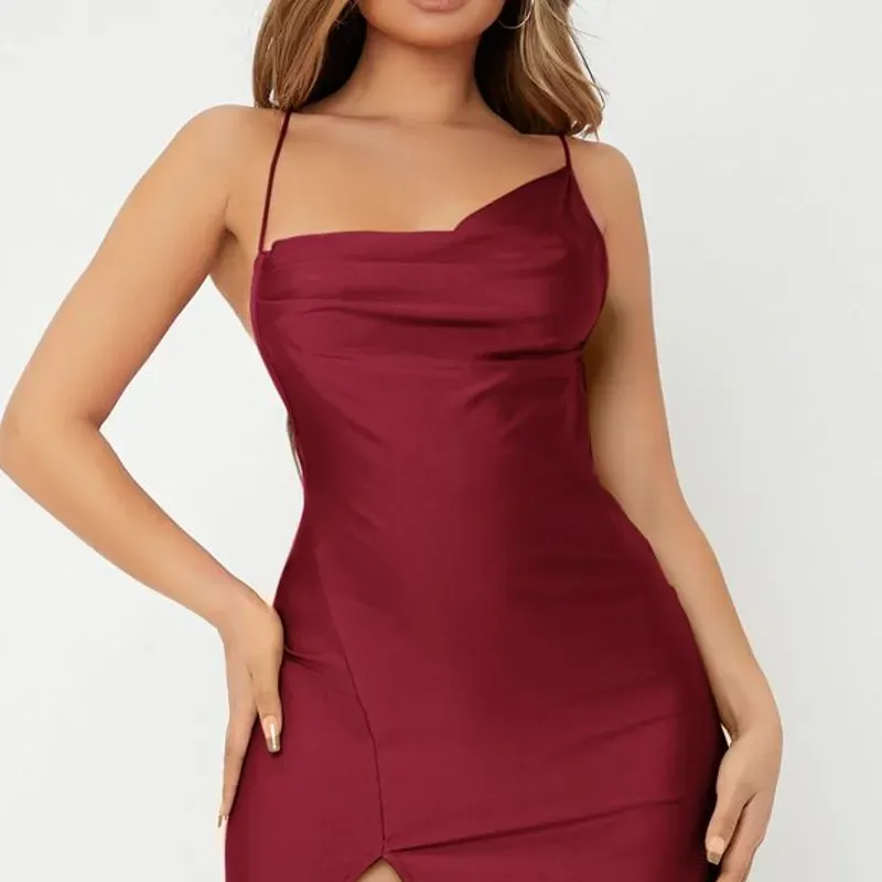 Vestido sencillo de color rojo 