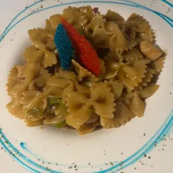 Farfalle with chicken and oyster sauce