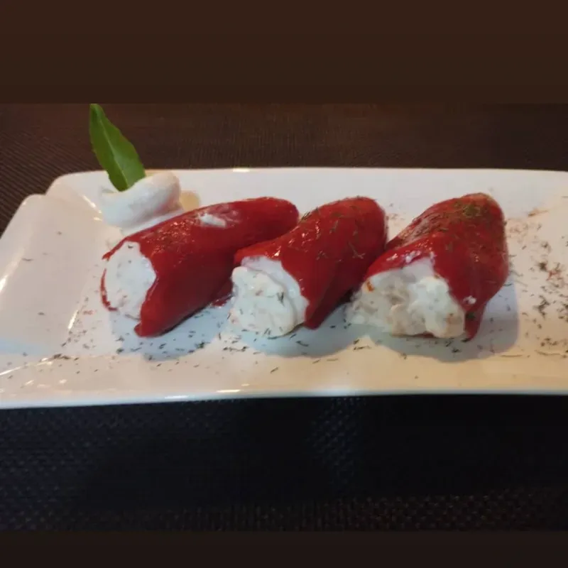 Piquillo stuffed with salmon