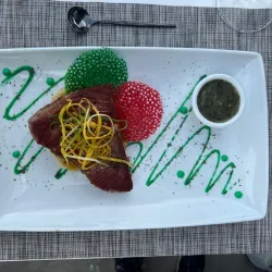 Tuna loin with dill