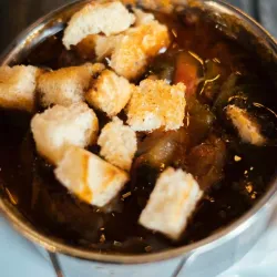 Caldo de la casa