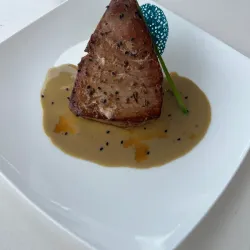 Lomo de atun con salsa de limon