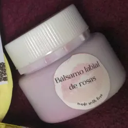 Bálsamo labial de rosas