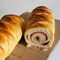 Pan de Jamón, Pasas y Aceitunas.