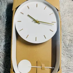 Reloj de pared con péndulo