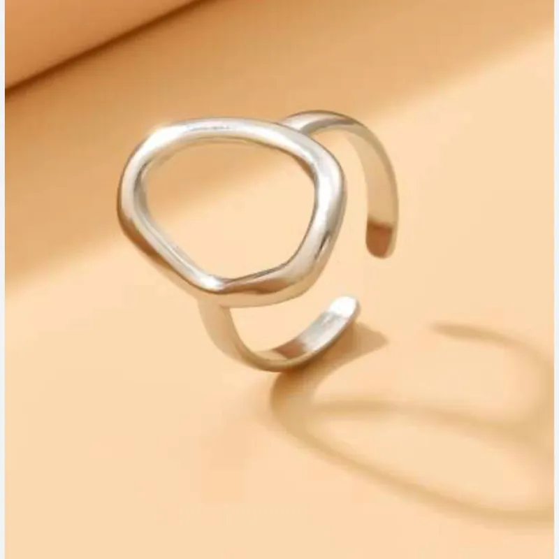 Anillo de círculo plateado 
