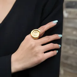 Anillo dorado caracol 