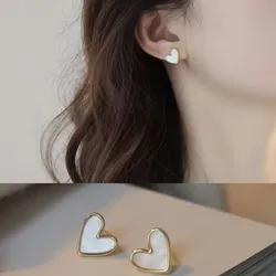 Aretes en forma de corazón pequeños