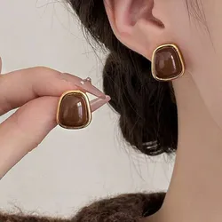 Aretes marrón formales
