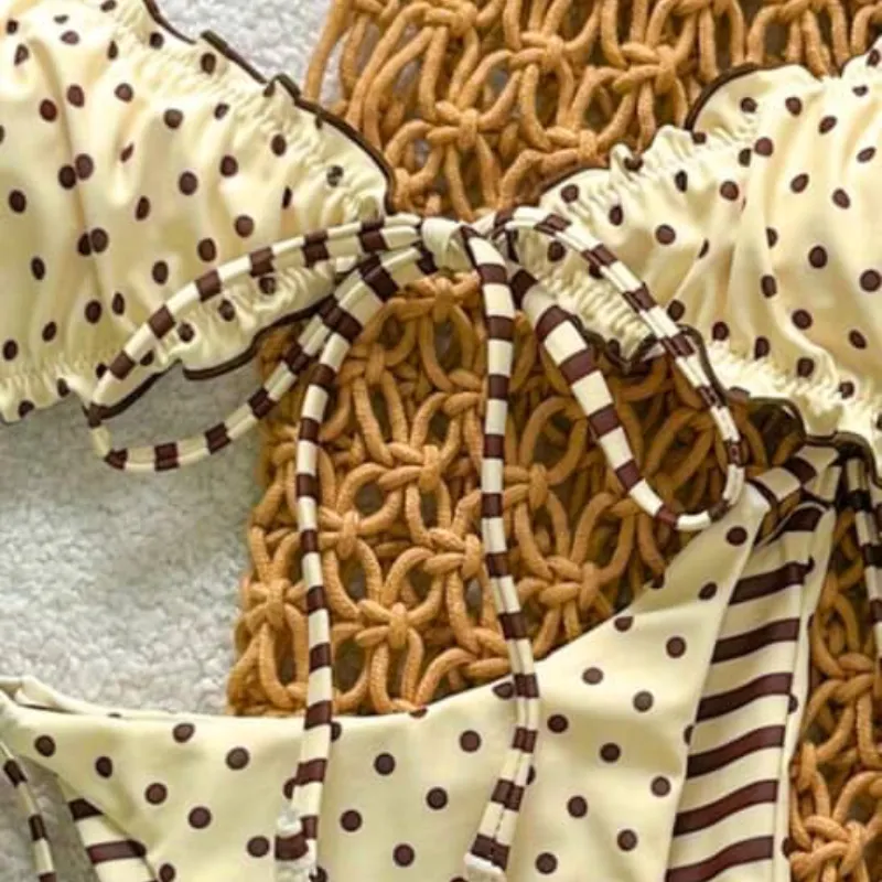 Bañador de puntos negros