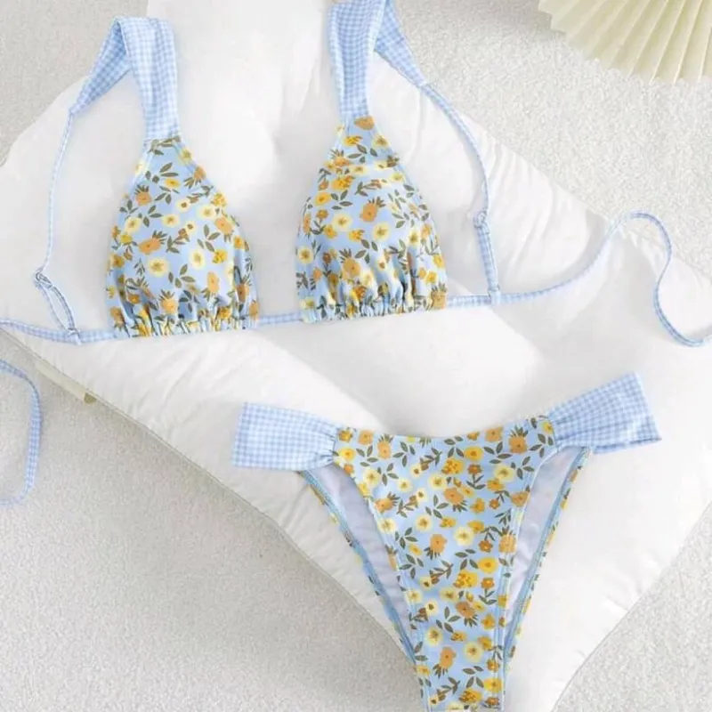 Bikini azul estampado flores