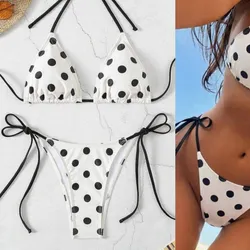 Bikini de lunares blanco y negro