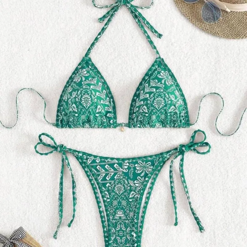 Bikini verde dibujos blancos