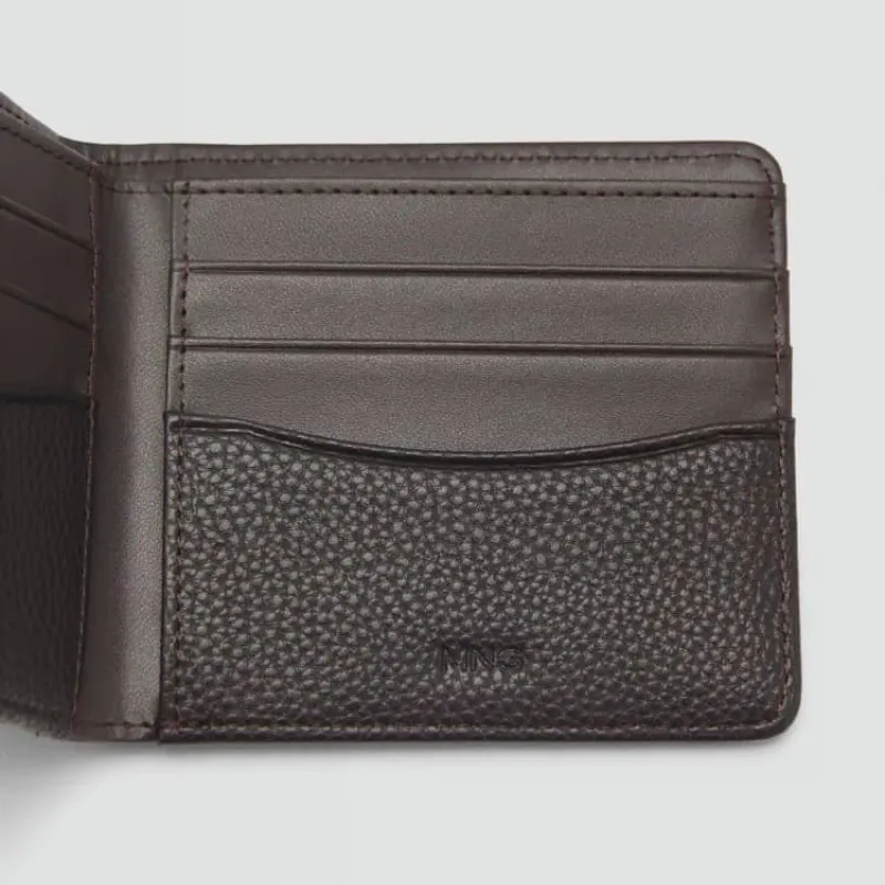 Billetera color marrón 