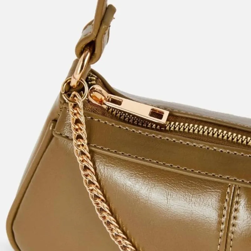 Bolso bandolera extra brillante cadena dorada 