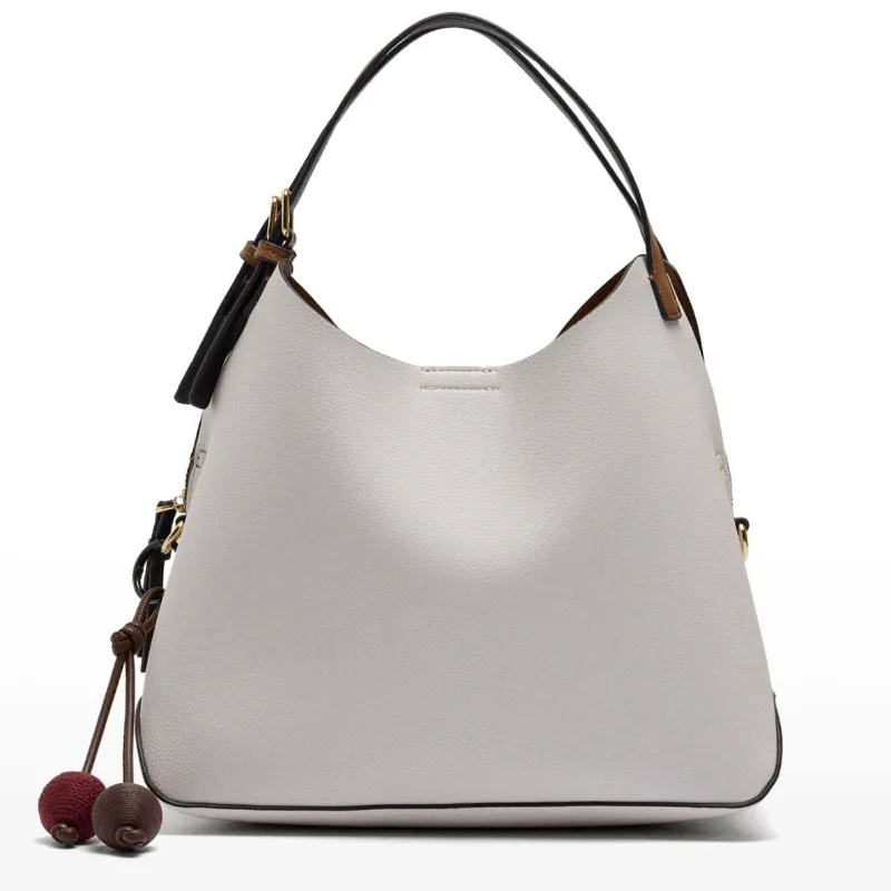 Bolso blanco doble asa con accesorio 