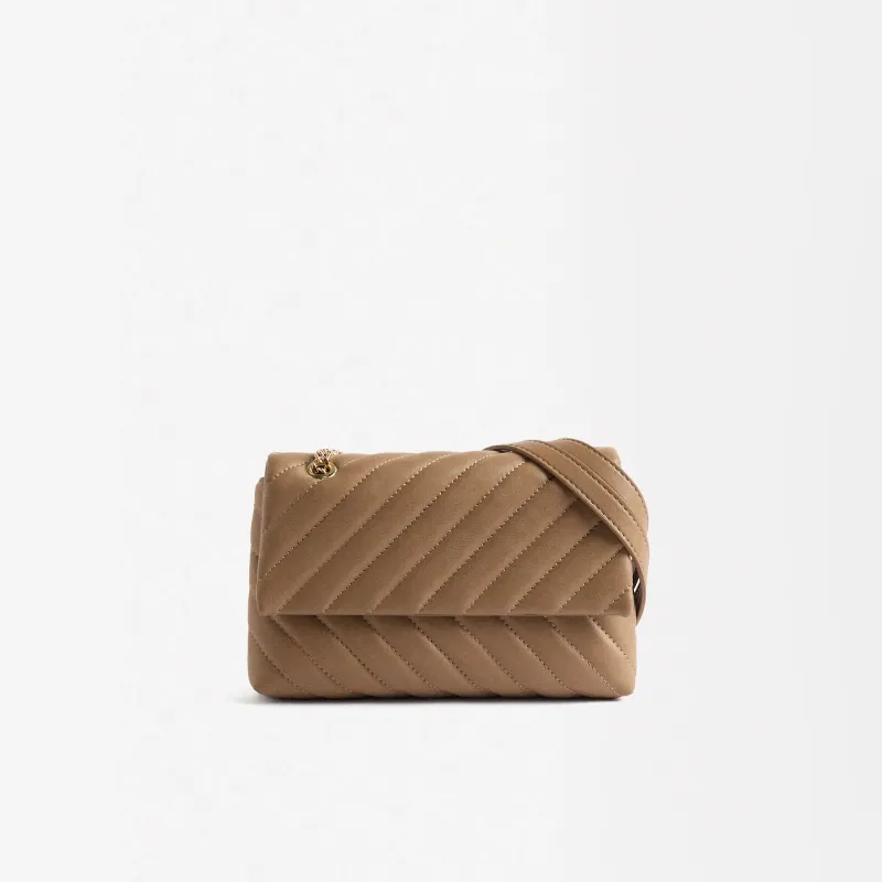 Bolso carmelita asa dorada 