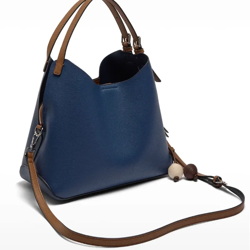 Bolso azul marino doble asa con accesorio 