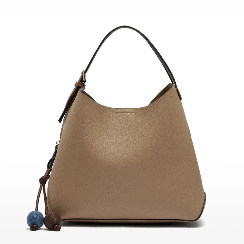 Bolso chocolate doble asa con accesorio 