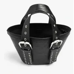 Bolso negro con detalles en plateado
