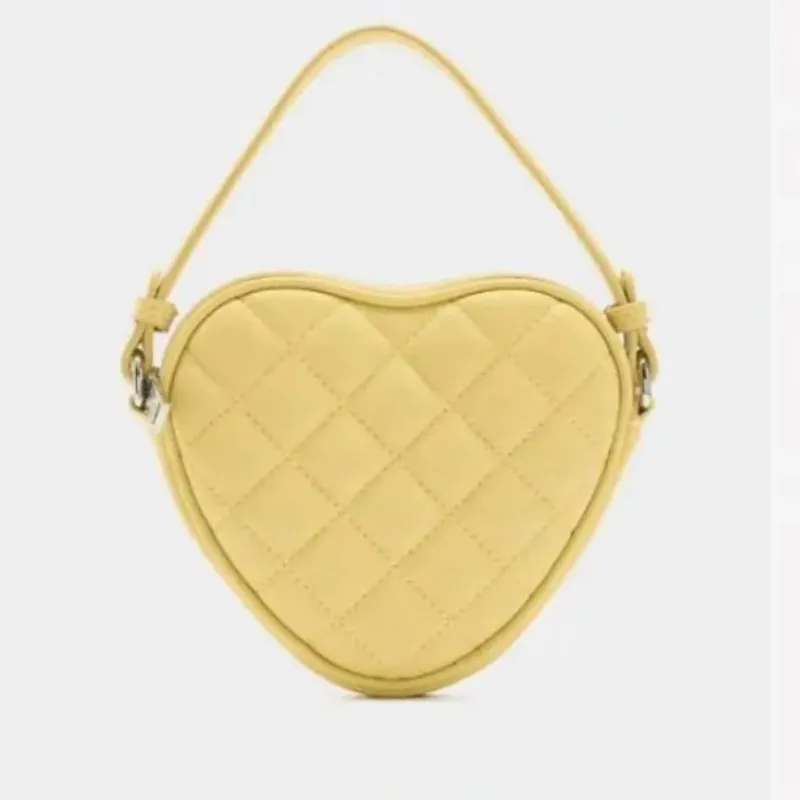 Bolso pequeño amarillo en forma de corazón