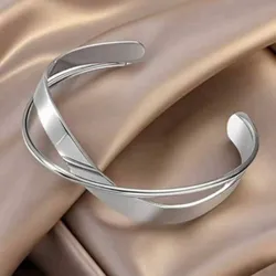 Brazalete rígido plateado 