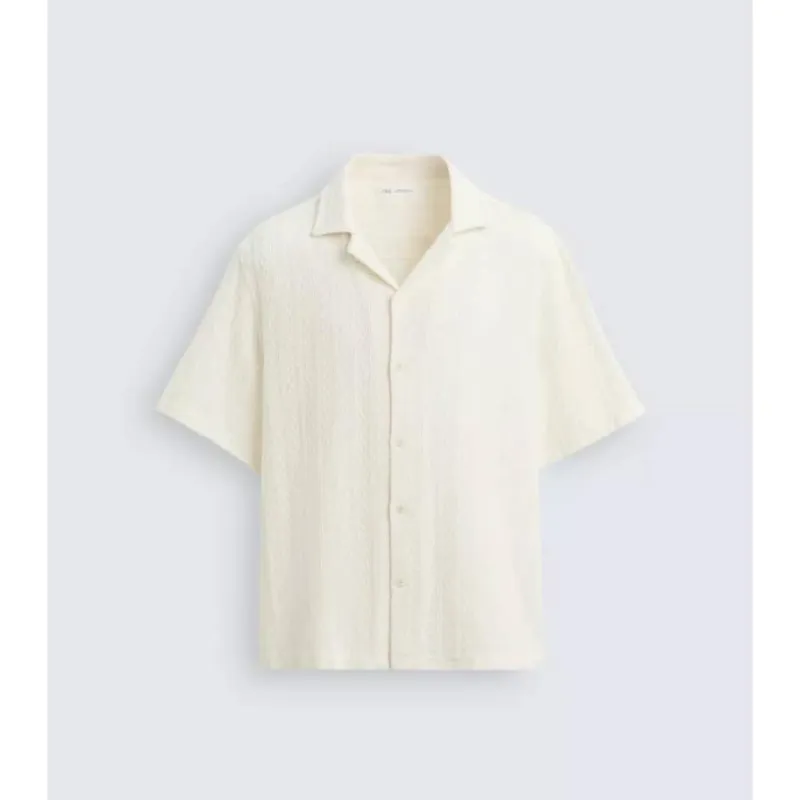 Camisa crema con patrón