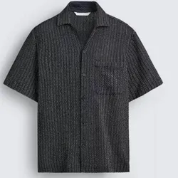 Camisa negra con patrón
