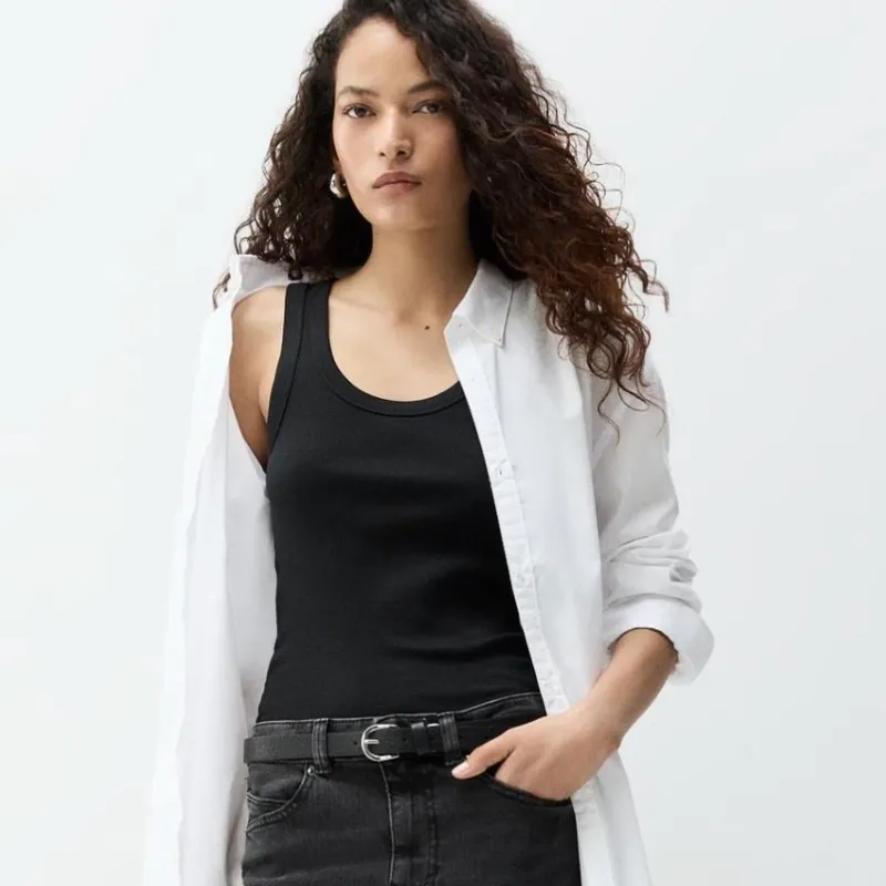 Camiseta negra espalda nadadora