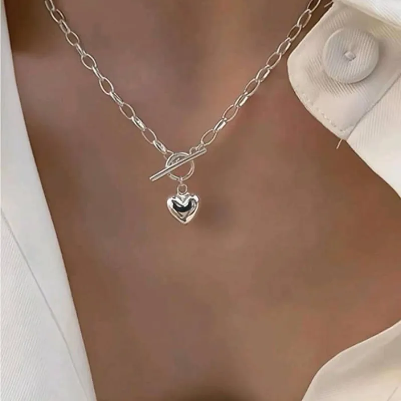 Collar de plata en forma de corazón 