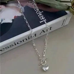 Collar de plata en forma de corazón 