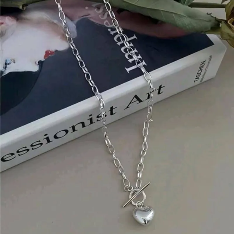 Collar de plata en forma de corazón 