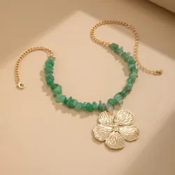 Collar flor dorada 