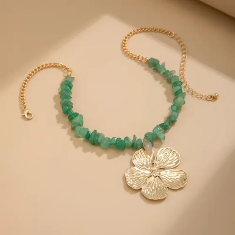 Collar flor dorada 