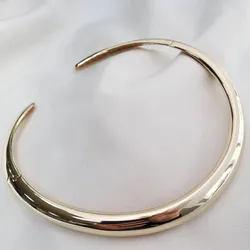 Collar rígido liso dorado