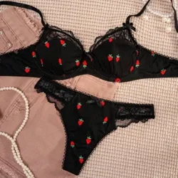 Conjunto negro de fresitas 