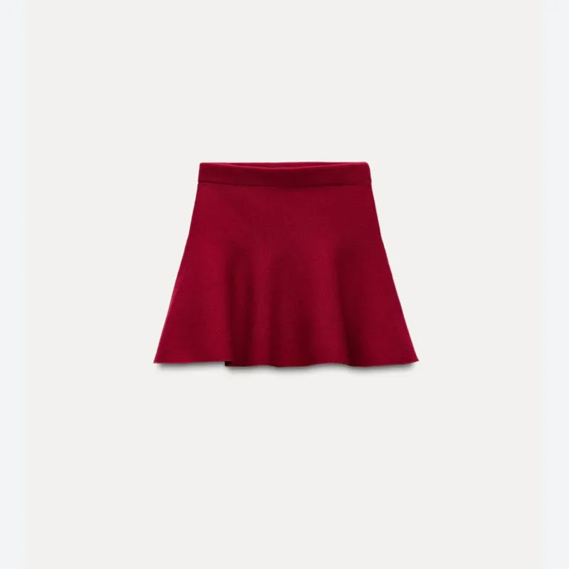 Falda de vuelo roja 