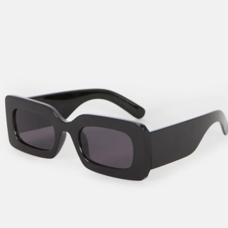 Gafas negras cuadradas 