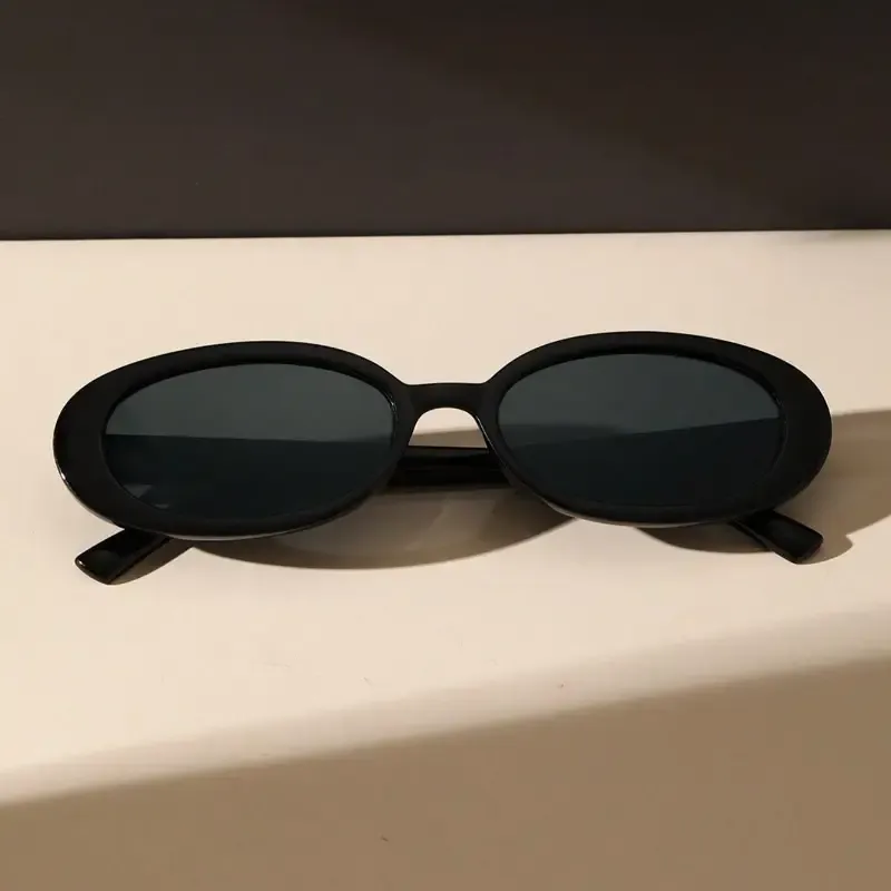 Gafas ovaladas negras