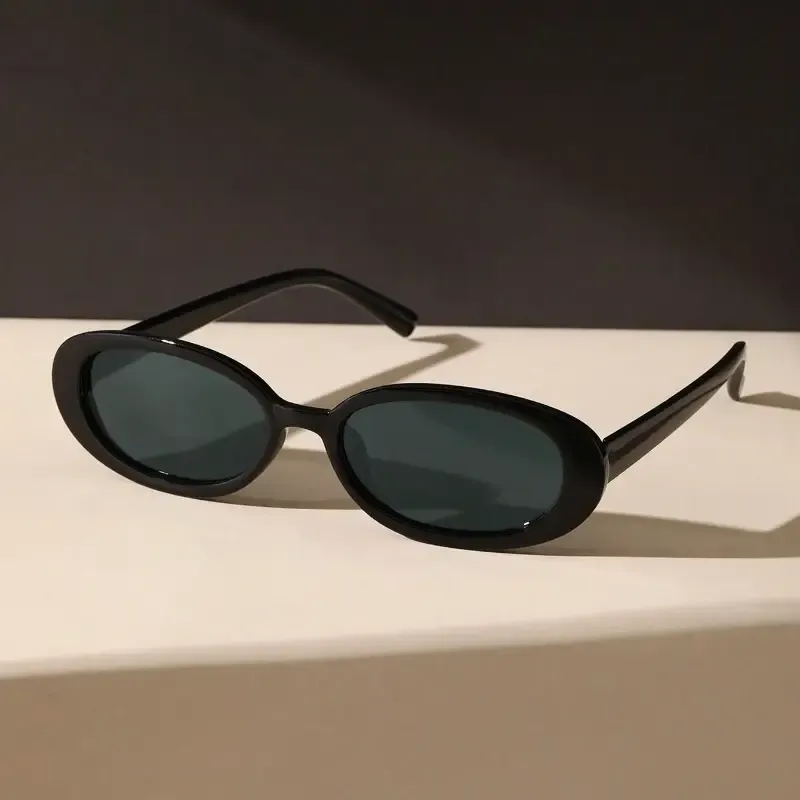 Gafas ovaladas negras