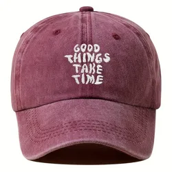 Gorra morada con cartel