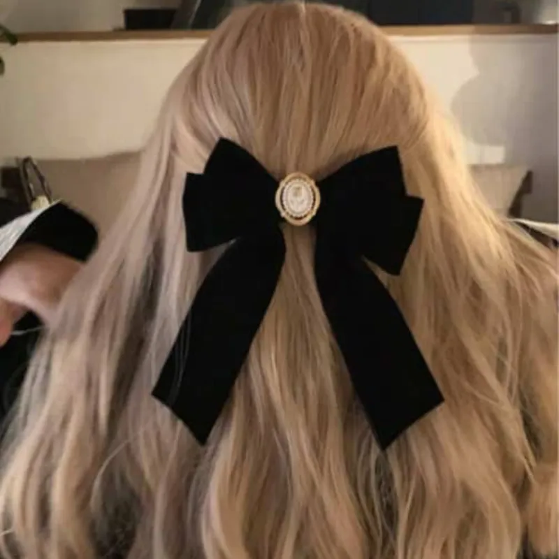 Lazo negro con detalles 