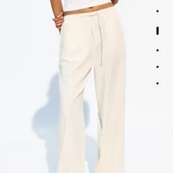 Pantalón amarillo mantequilla